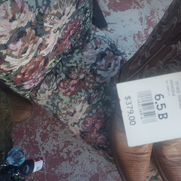 Boots - Picture 4 of 4